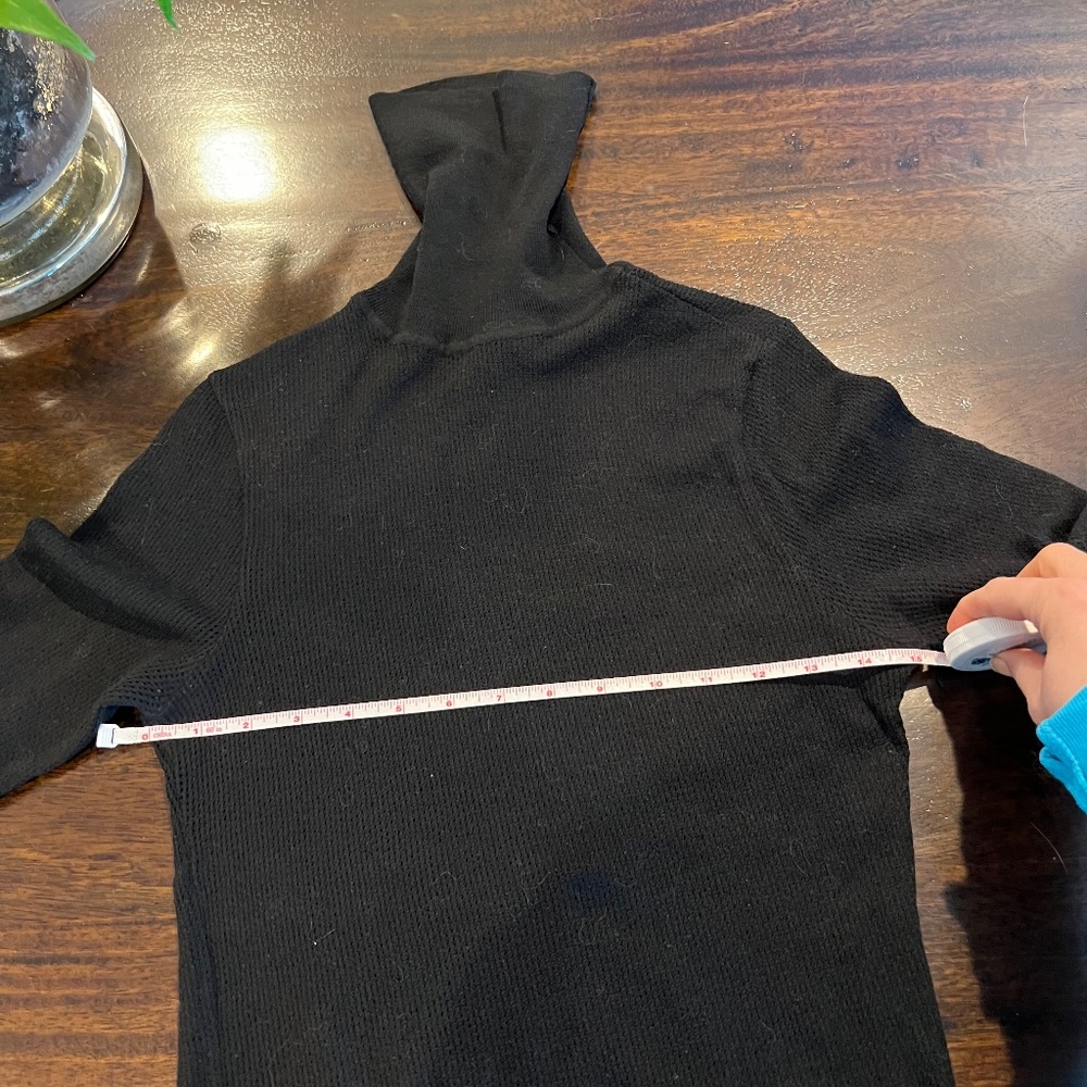Theory black wool fitted sweater - Picture 5 of 6